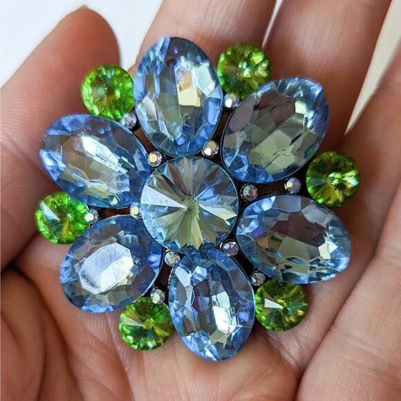 Elegant Sparkling Blue and Green Floral Brooch - Picture 4 of 5